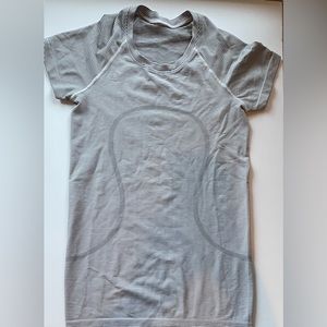 Lululemon swiftly tech short sleeve size 4.
